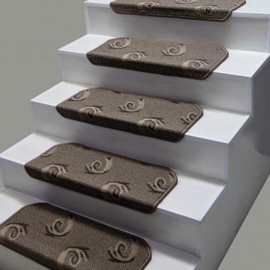 Kahverengi Renk Kare Desenli Model Bukle Halıdan Demonte Basamak Paspasi